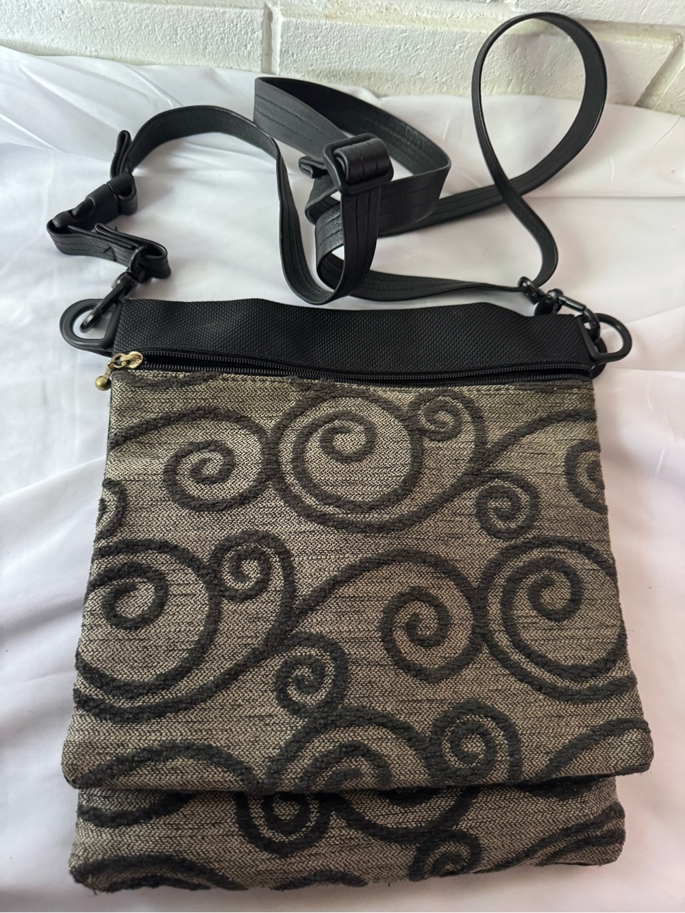 Connectables Crossbody Shoulder Bag in Black and Tan - Lightweight Women's Bag